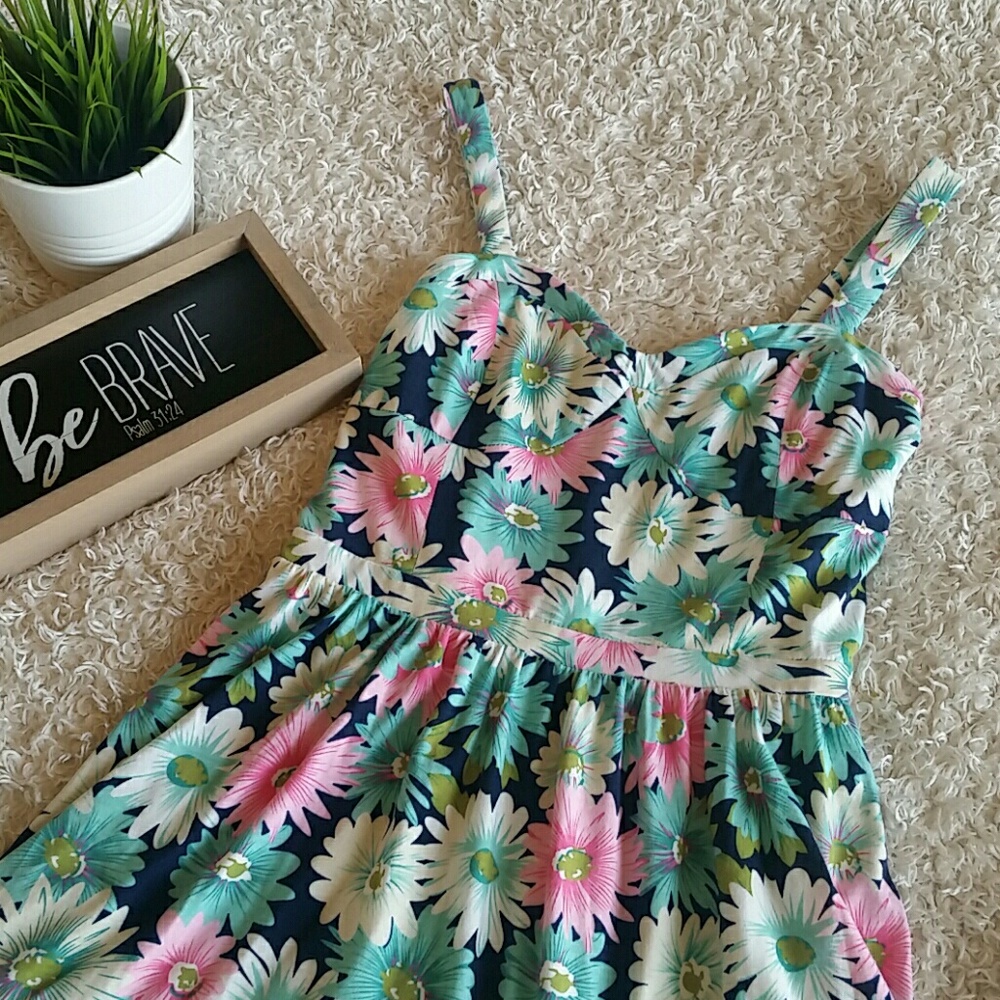 Altar'd State floral dress - Picture 2 of 4